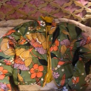 Cropped, reversible jacket. Urban Outfitters